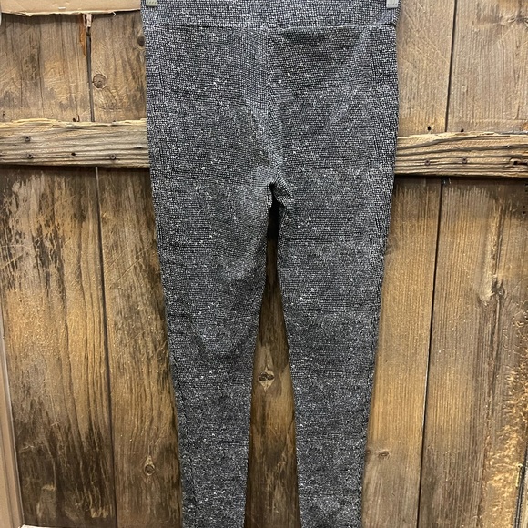 Women’s Bar III black and white leggings - Picture 5 of 6